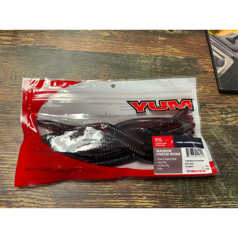 Yum 8 Mag Finesse Worm - Red Bug